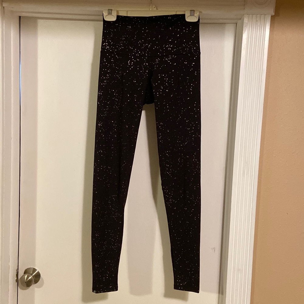 Onzie rose gold spotted leggings- like new!